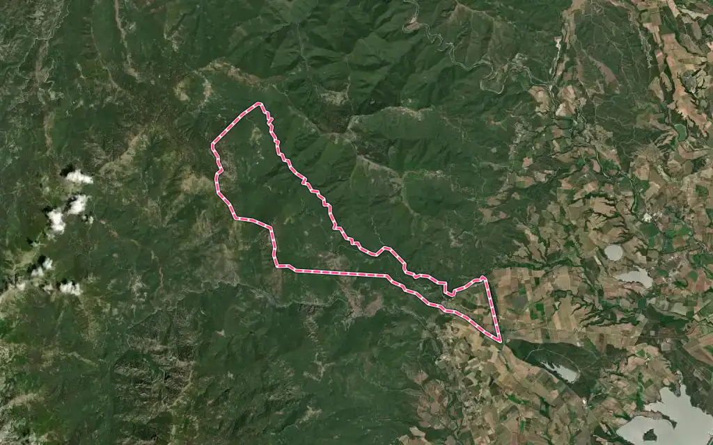Vue satellite de Pietroso avec ses contours administratifs