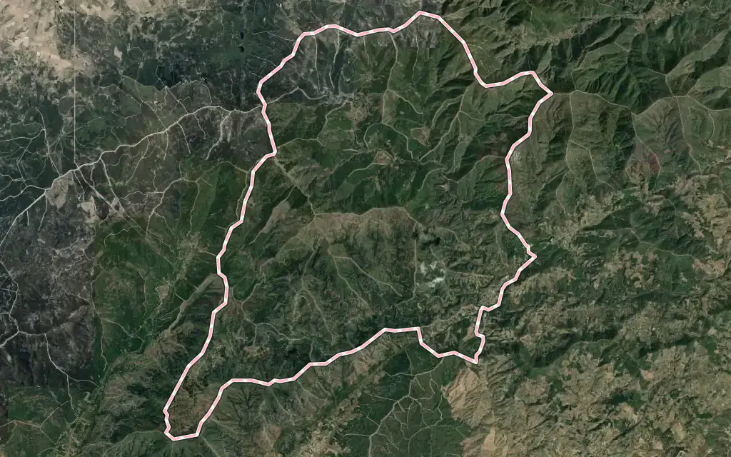 Vista satélite de Pinofranqueado con su contorno administrativo