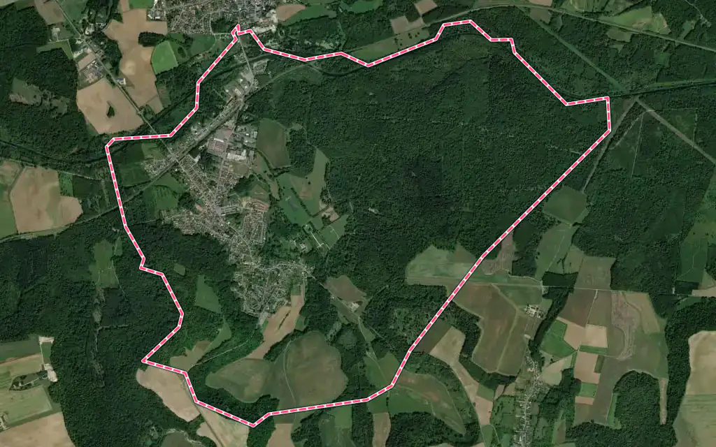 Vue satellite de Pinon avec ses contours administratifs