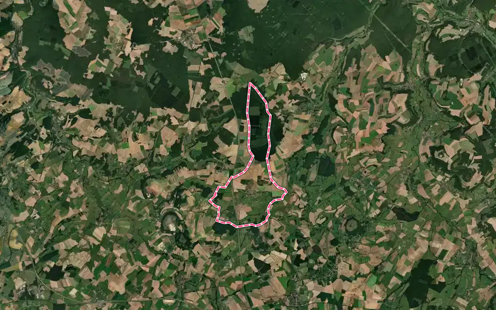 Vue satellite de Pisy avec ses contours administratifs