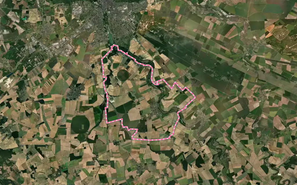 Vue satellite de Plaimpied-Givaudins avec ses contours administratifs