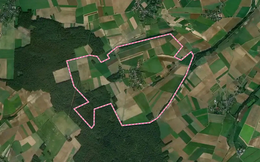 Vue satellite de Plainville avec ses contours administratifs