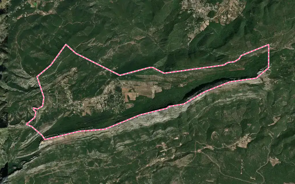 Vue satellite de Plan-d'Aups-Sainte-Baume avec ses contours administratifs