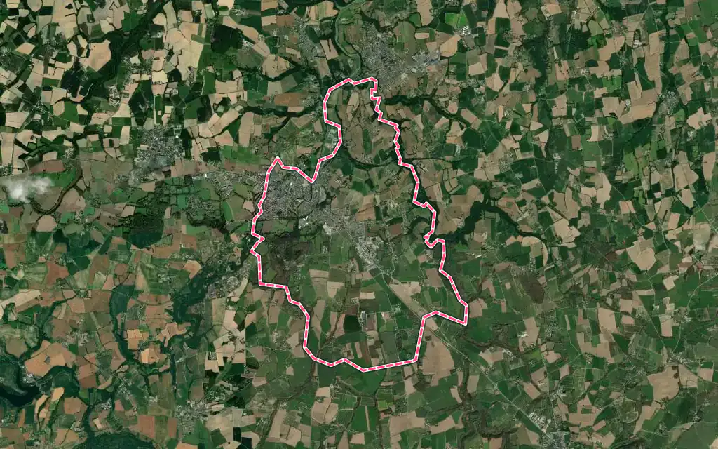 Vue satellite de Plancoët avec ses contours administratifs