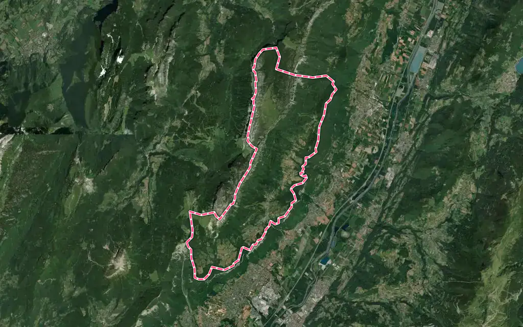 Vue satellite de Plateau-des-Petites-Roches avec ses contours administratifs
