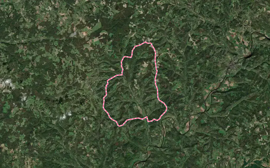 Vue satellite de Plazac avec ses contours administratifs