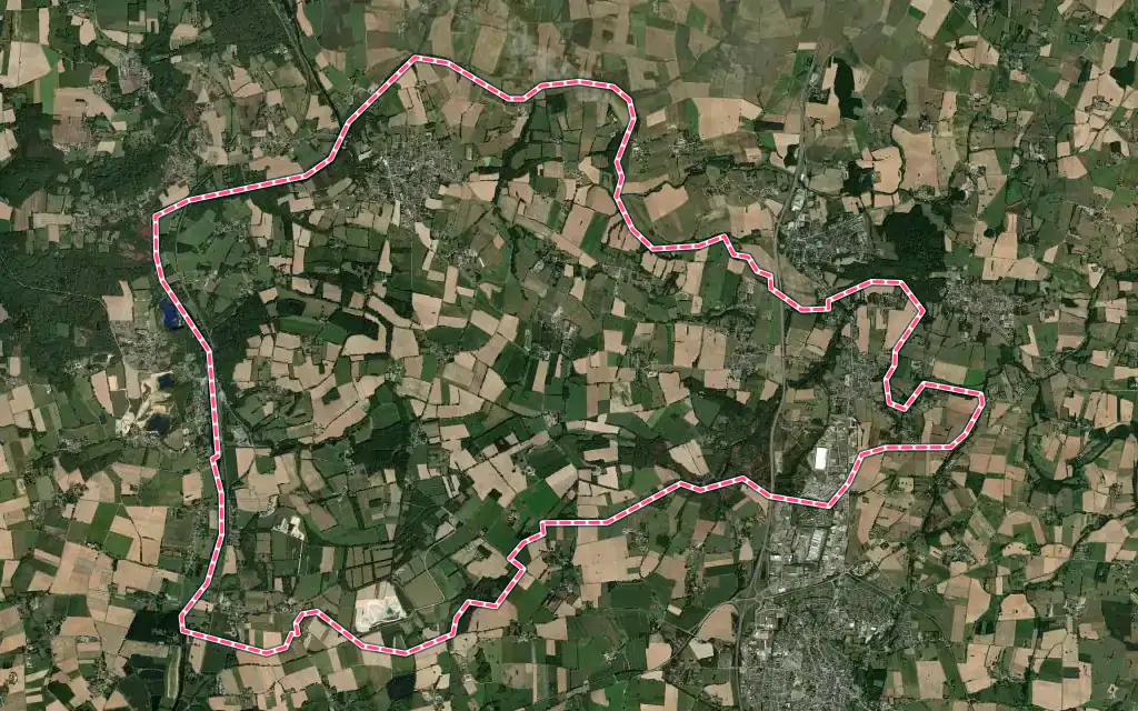 Vue satellite de Pléchâtel avec ses contours administratifs