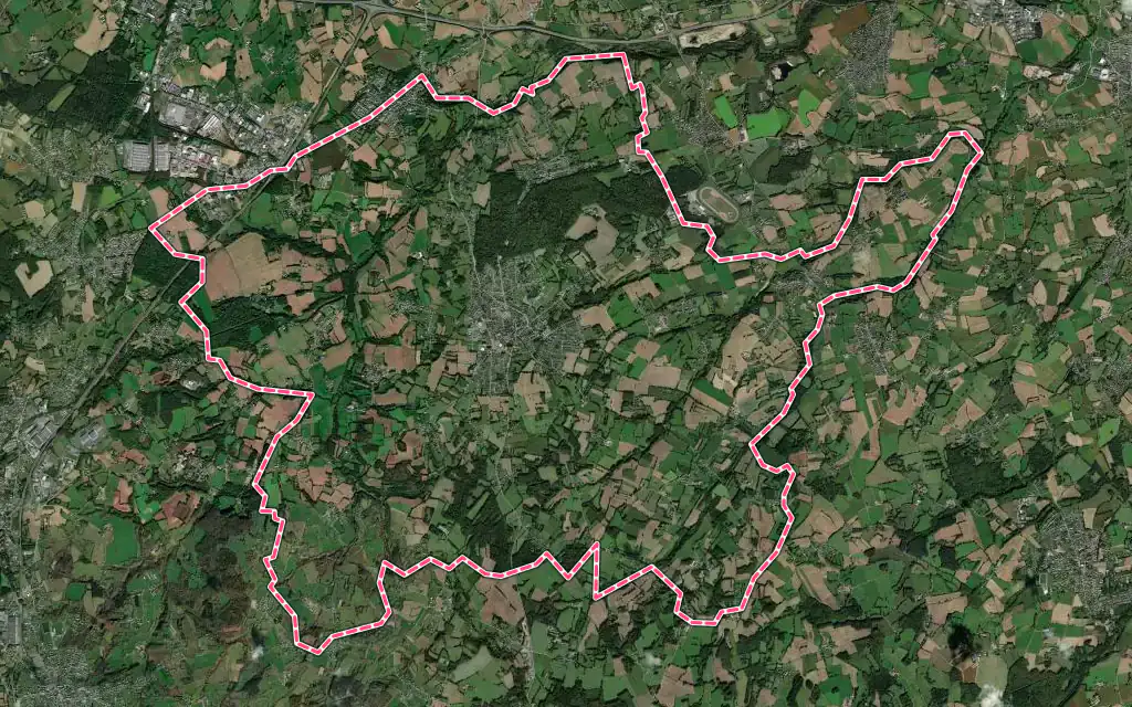Vue satellite de Plédran avec ses contours administratifs