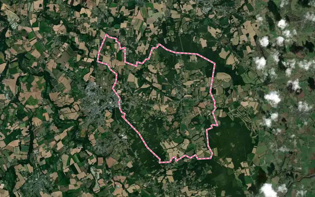 Vue satellite de Pléguien avec ses contours administratifs