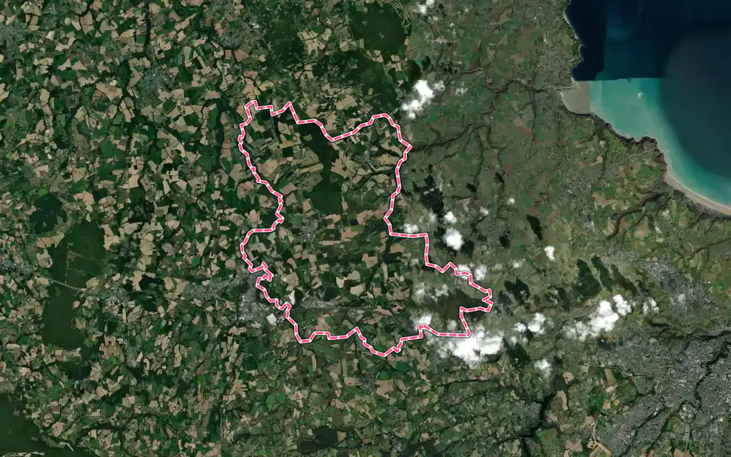 Vue satellite de Plélo avec ses contours administratifs