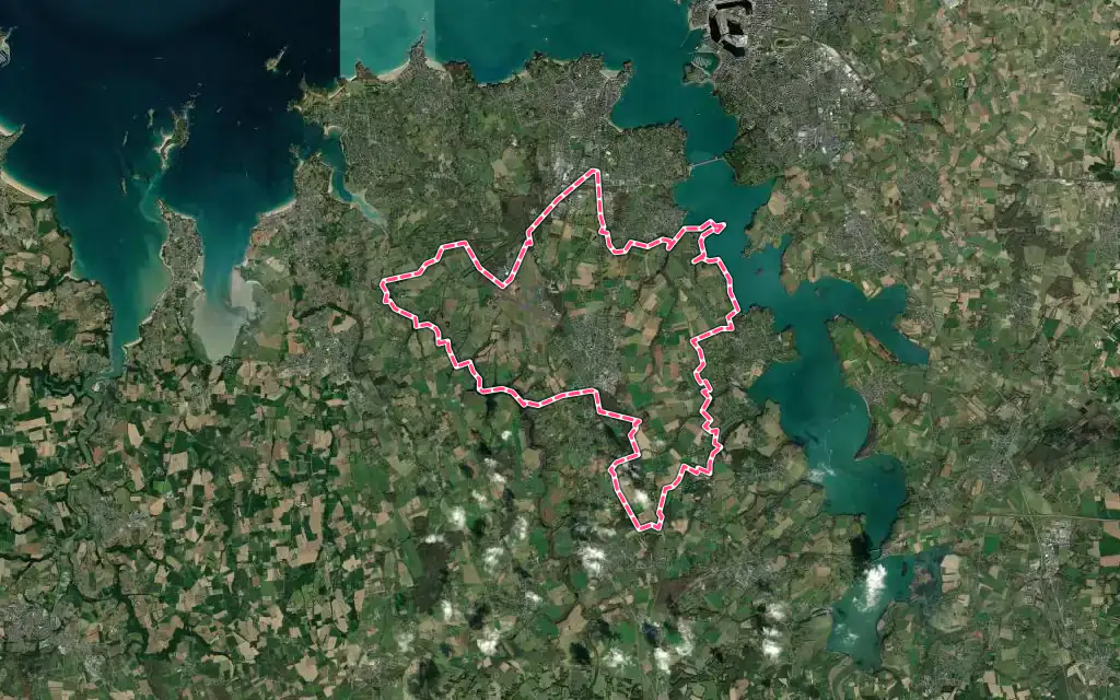 Vue satellite de Pleurtuit avec ses contours administratifs