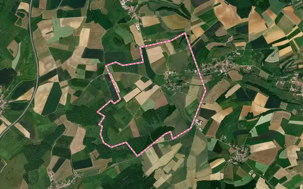 Vue satellite de Pleuvezain avec ses contours administratifs