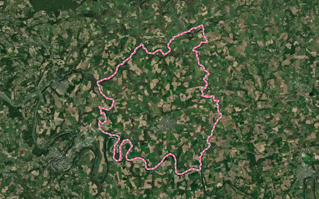 Vue satellite de Pleyben avec ses contours administratifs