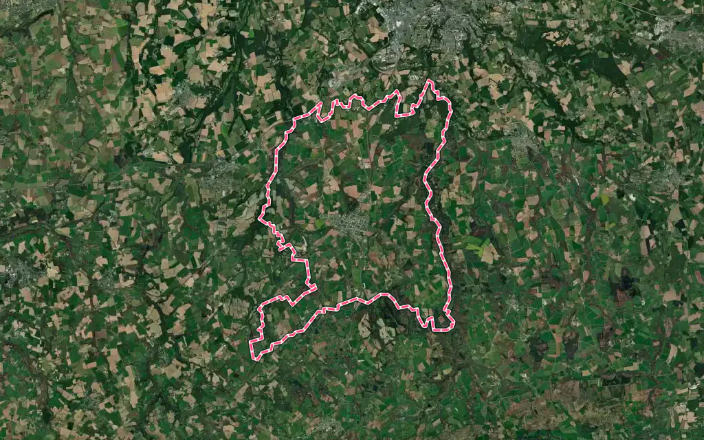 Vue satellite de Pleyber-Christ avec ses contours administratifs