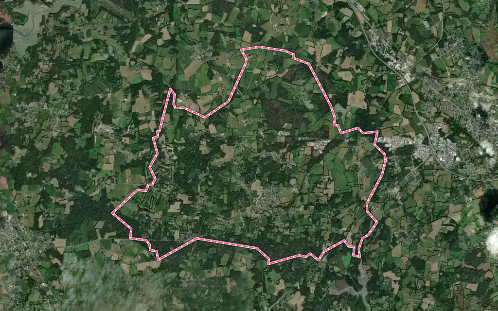 Vue satellite de Ploemel avec ses contours administratifs