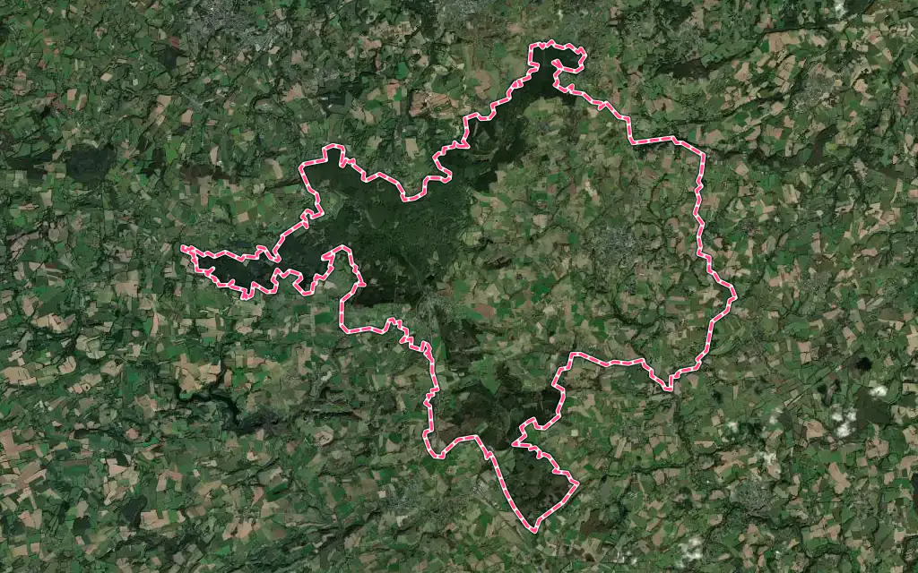 Vue satellite de Plœuc-L'Hermitage avec ses contours administratifs