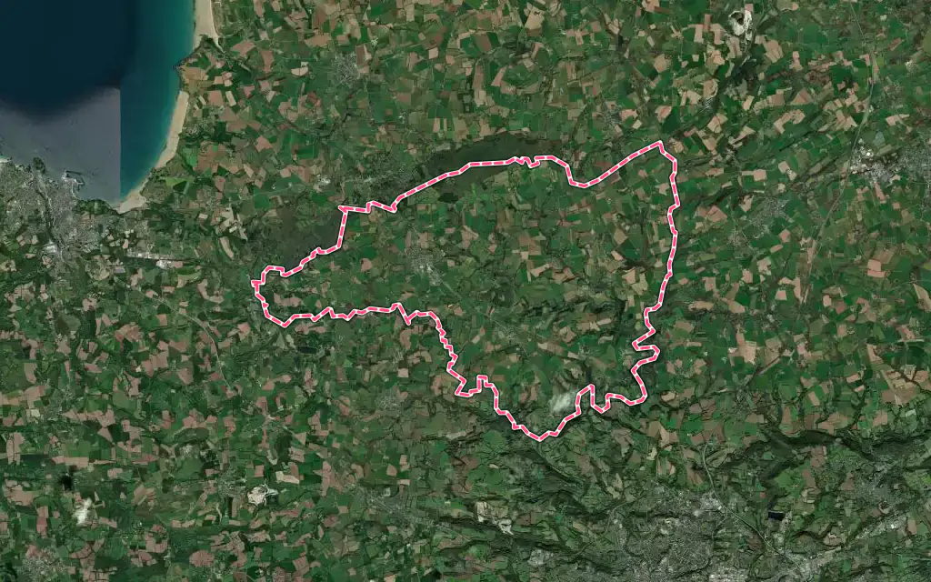 Vue satellite de Plogonnec avec ses contours administratifs