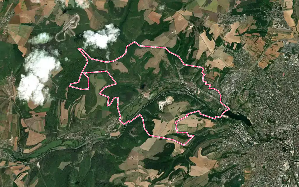 Vue satellite de Plombières-lès-Dijon avec ses contours administratifs