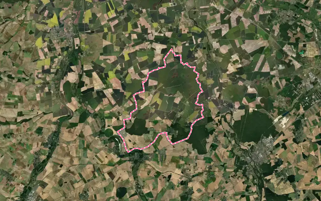 Vue satellite de Plou avec ses contours administratifs