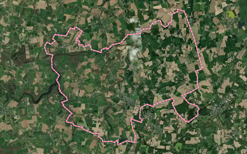 Vue satellite de Plouasne avec ses contours administratifs