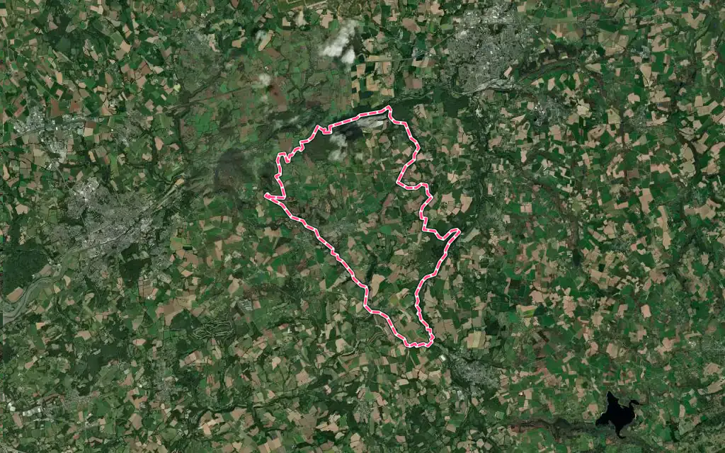 Vue satellite de Ploudiry avec ses contours administratifs