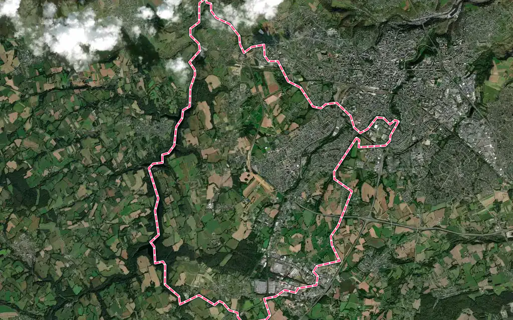 Vue satellite de Ploufragan avec ses contours administratifs