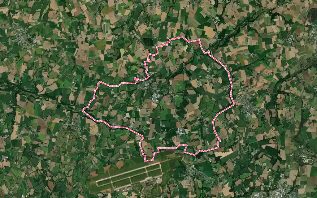 Vue satellite de Plougar avec ses contours administratifs