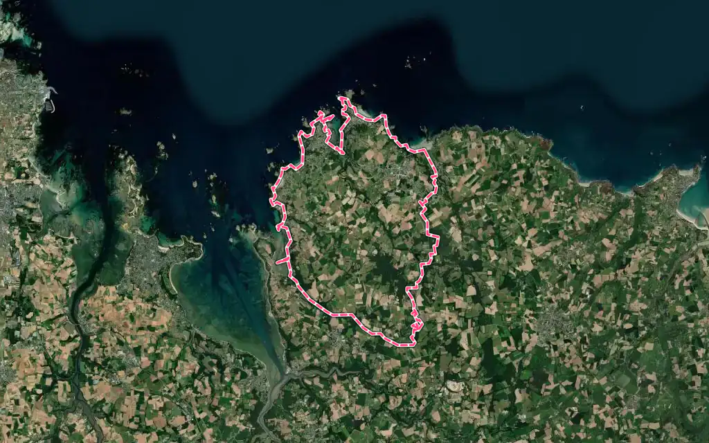 Vue satellite de Plougasnou avec ses contours administratifs
