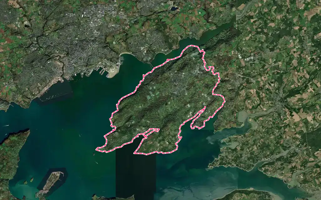 Vue satellite de Plougastel-Daoulas avec ses contours administratifs