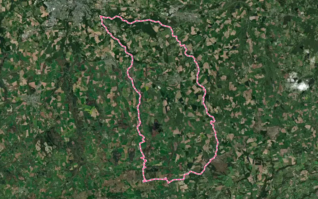 Vue satellite de Plougonven avec ses contours administratifs