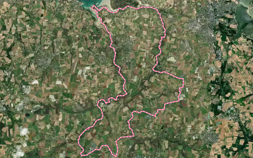 Vue satellite de Plougoulm avec ses contours administratifs