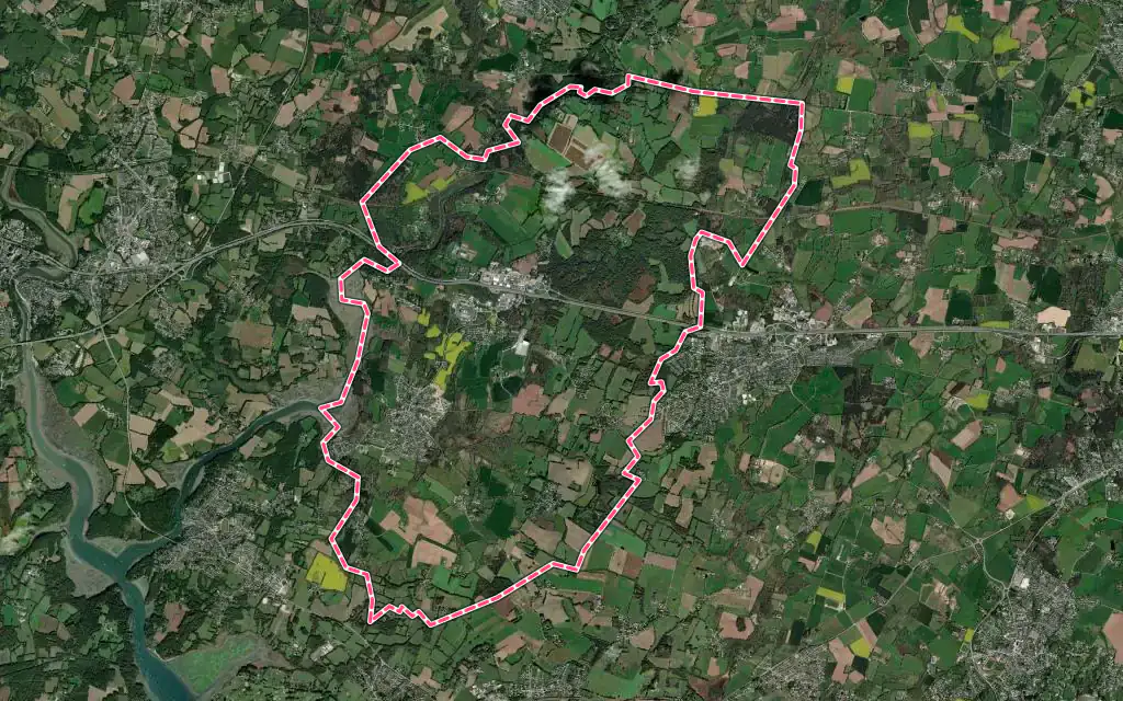 Vue satellite de Plougoumelen avec ses contours administratifs