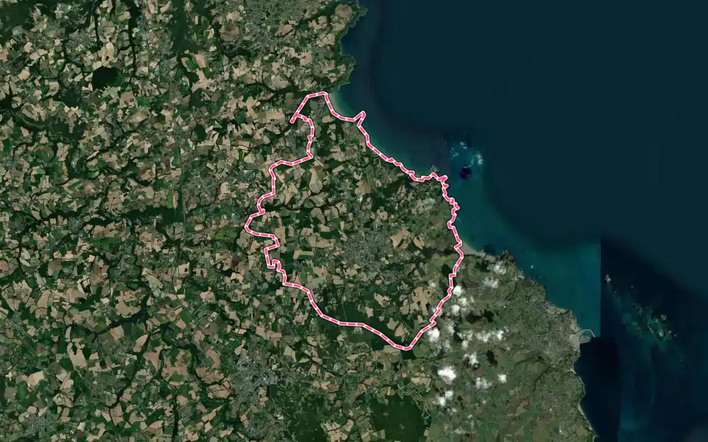 Vue satellite de Plouha avec ses contours administratifs