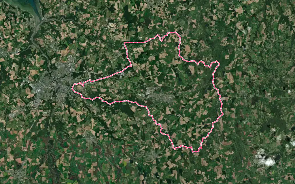 Vue satellite de Plouigneau avec ses contours administratifs