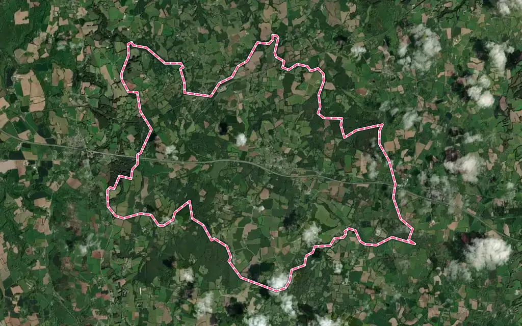 Vue satellite de Plounérin avec ses contours administratifs