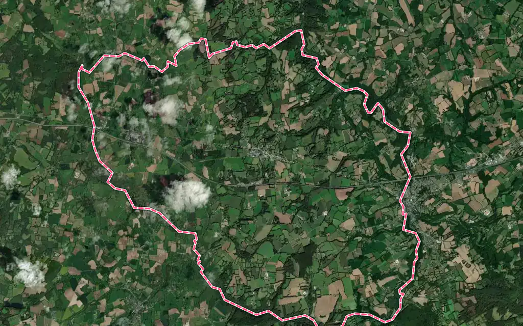 Vue satellite de Plounévez-Moëdec avec ses contours administratifs
