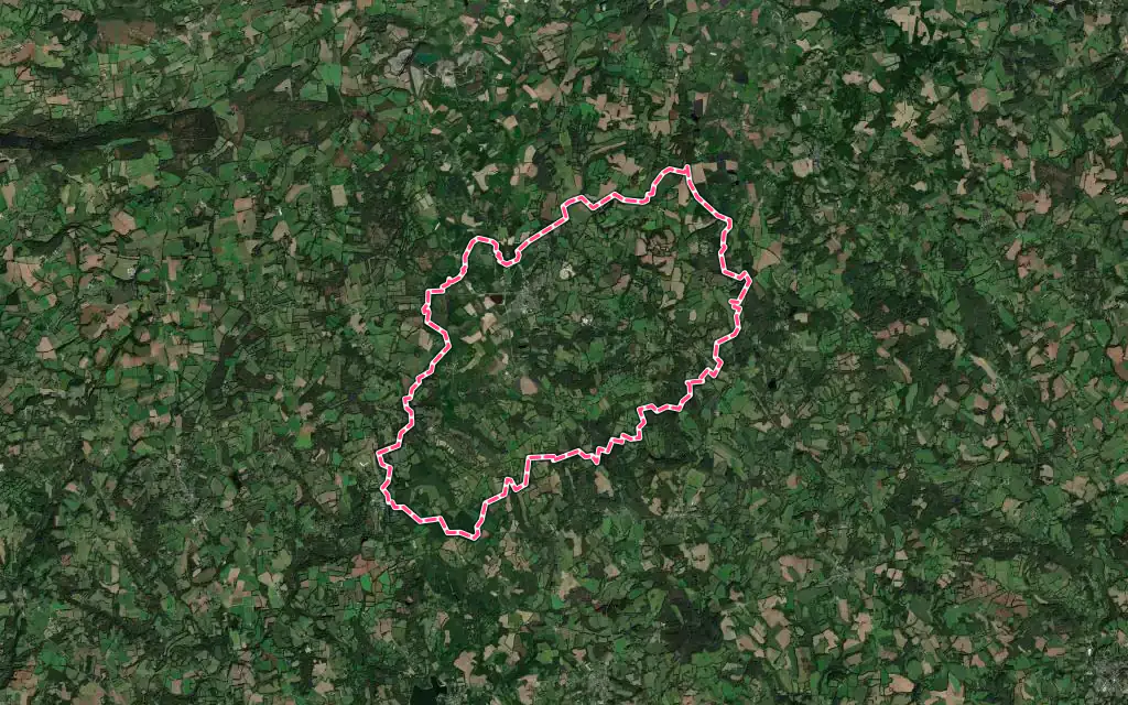 Vue satellite de Plouray avec ses contours administratifs