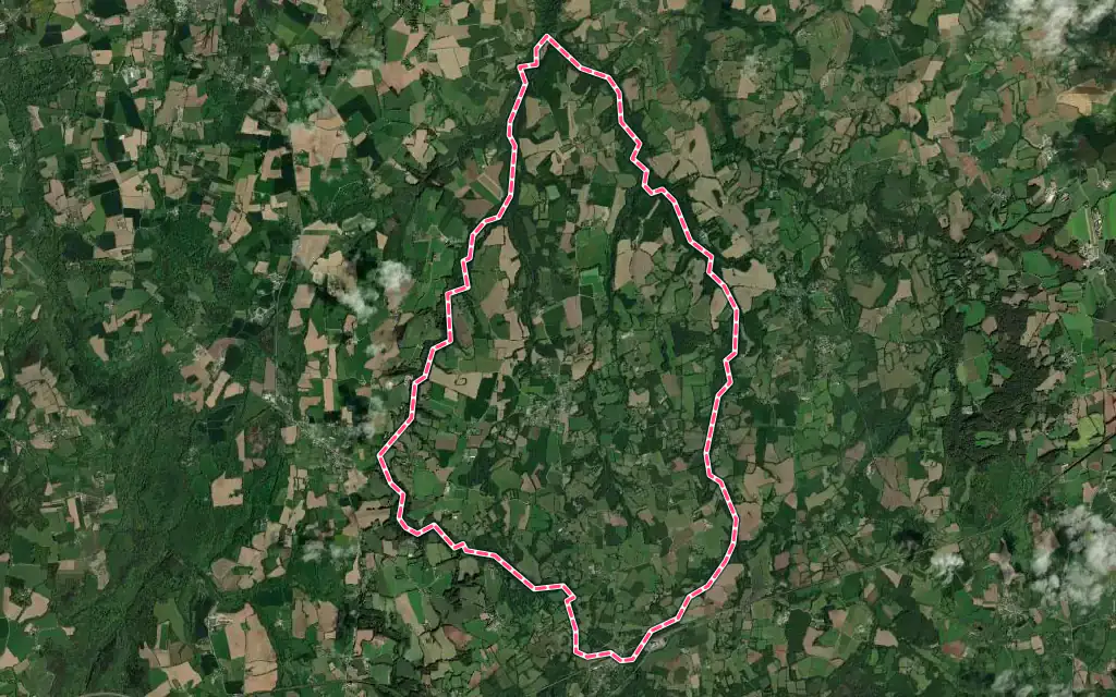 Vue satellite de Plufur avec ses contours administratifs