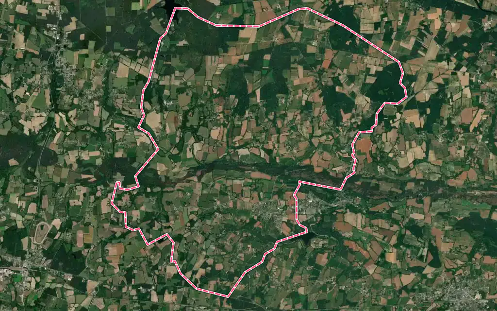 Vue satellite de Pluherlin avec ses contours administratifs