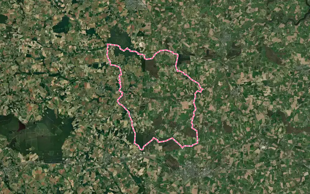 Vue satellite de Plumaugat avec ses contours administratifs