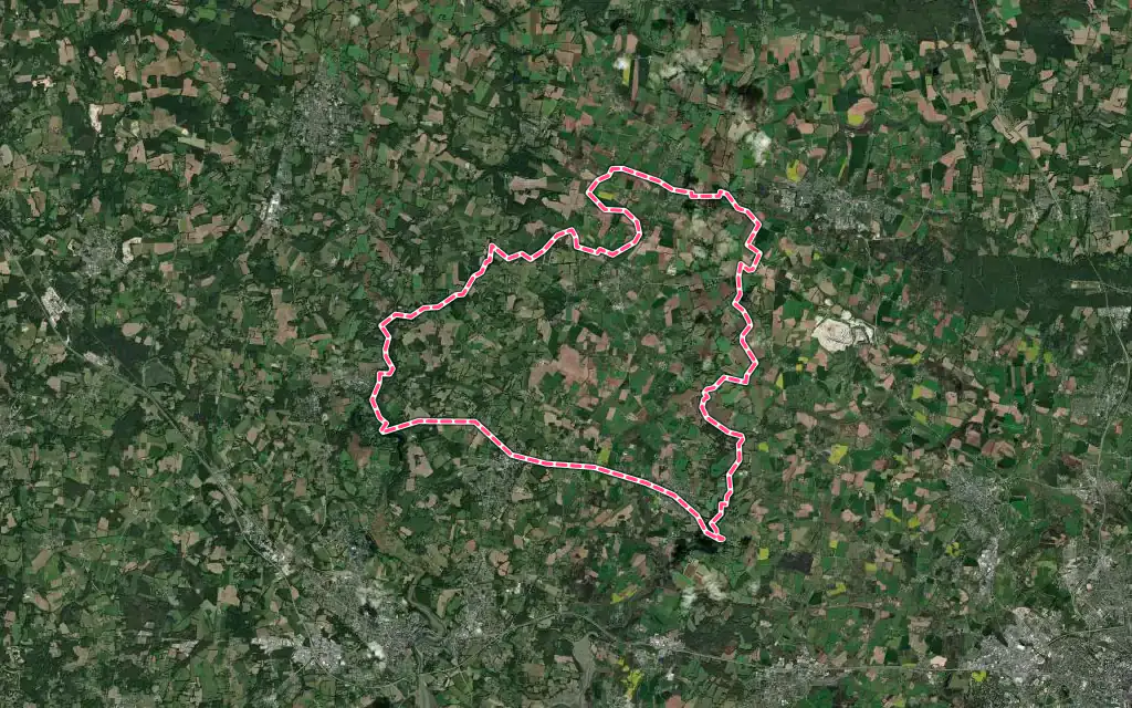 Vue satellite de Plumergat avec ses contours administratifs
