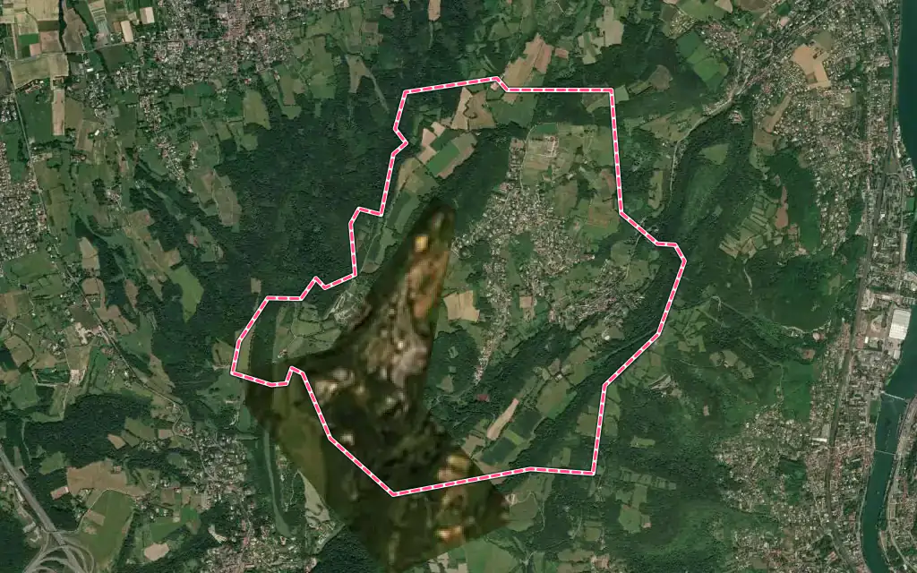 Vue satellite de Poleymieux-au-Mont-d'Or avec ses contours administratifs