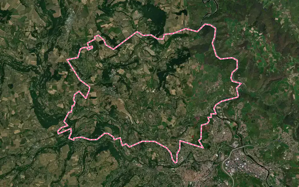 Vue satellite de Polignac avec ses contours administratifs
