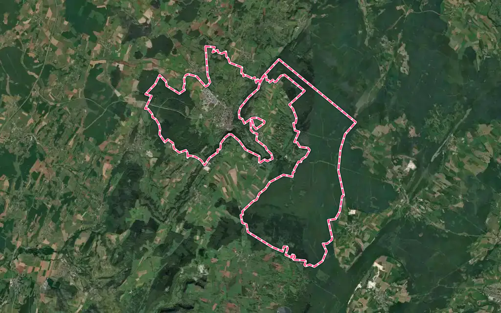 Vue satellite de Poligny avec ses contours administratifs