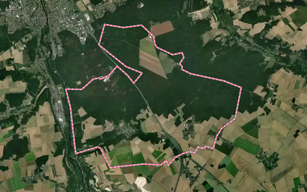 Vue satellite de Poligny avec ses contours administratifs