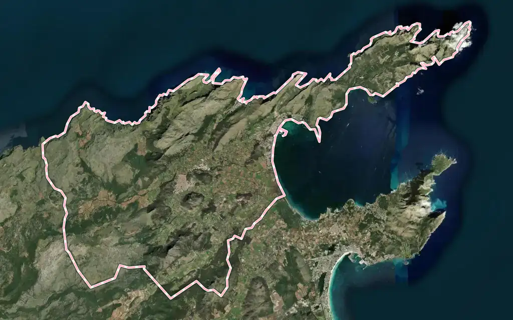 Vista satélite de Pollença con su contorno administrativo
