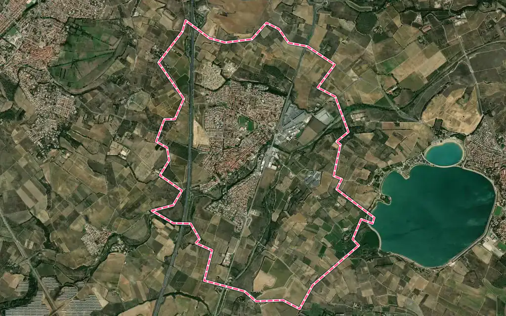 Vue satellite de Pollestres avec ses contours administratifs