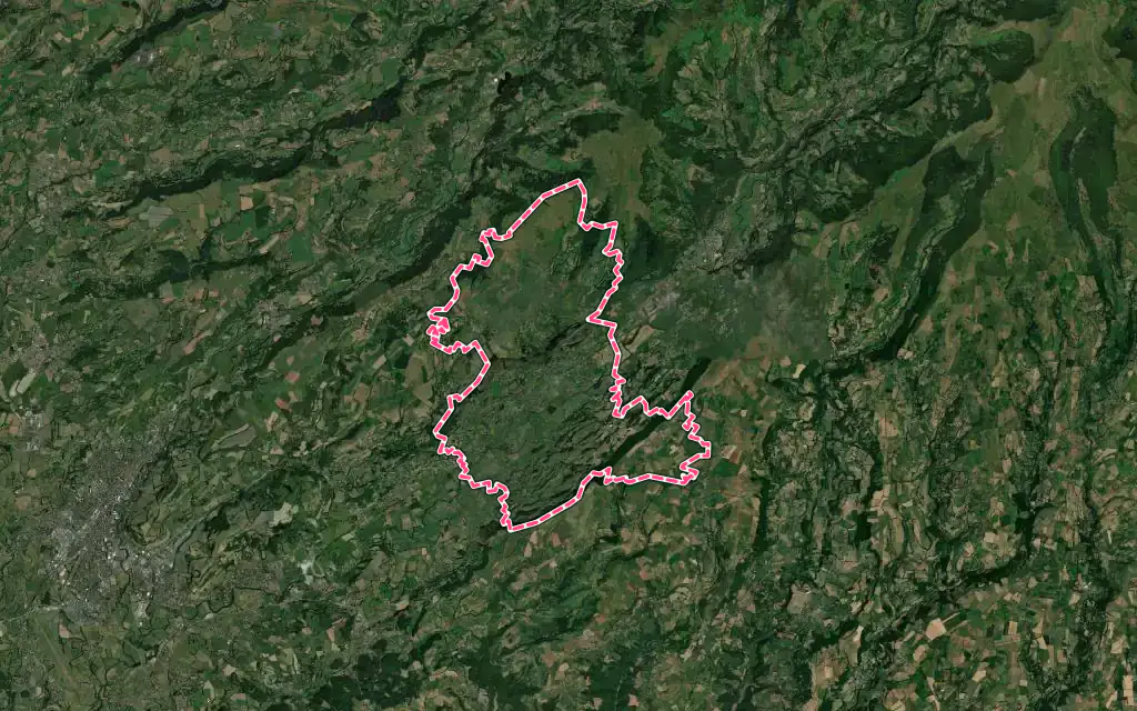Vue satellite de Polminhac avec ses contours administratifs