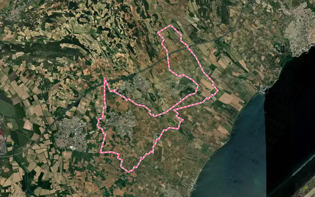 Vue satellite de Pomérols avec ses contours administratifs