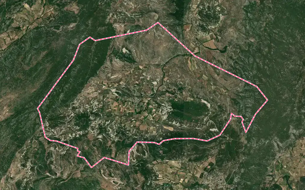 Vue satellite de Pompignan avec ses contours administratifs